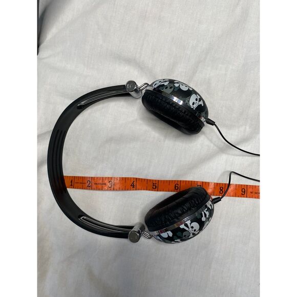 Nwot Skull Crossbones Over Ear Headphones Wired Black White Audio Accessory - Picture 10 of 11